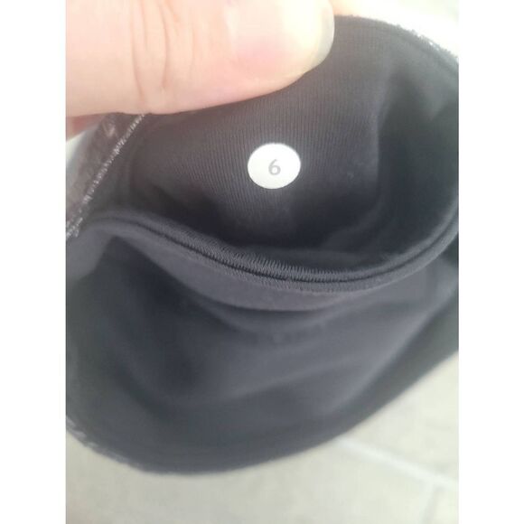Lululemon Gray Cropped Leggings Size 6 - Picture 6 of 6